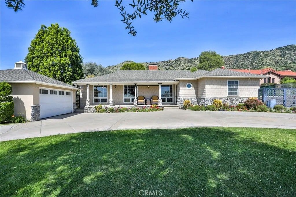 Photo of 579 E Sierra Madre Ave, Azusa, CA 91702 (MLS # DW26059530)