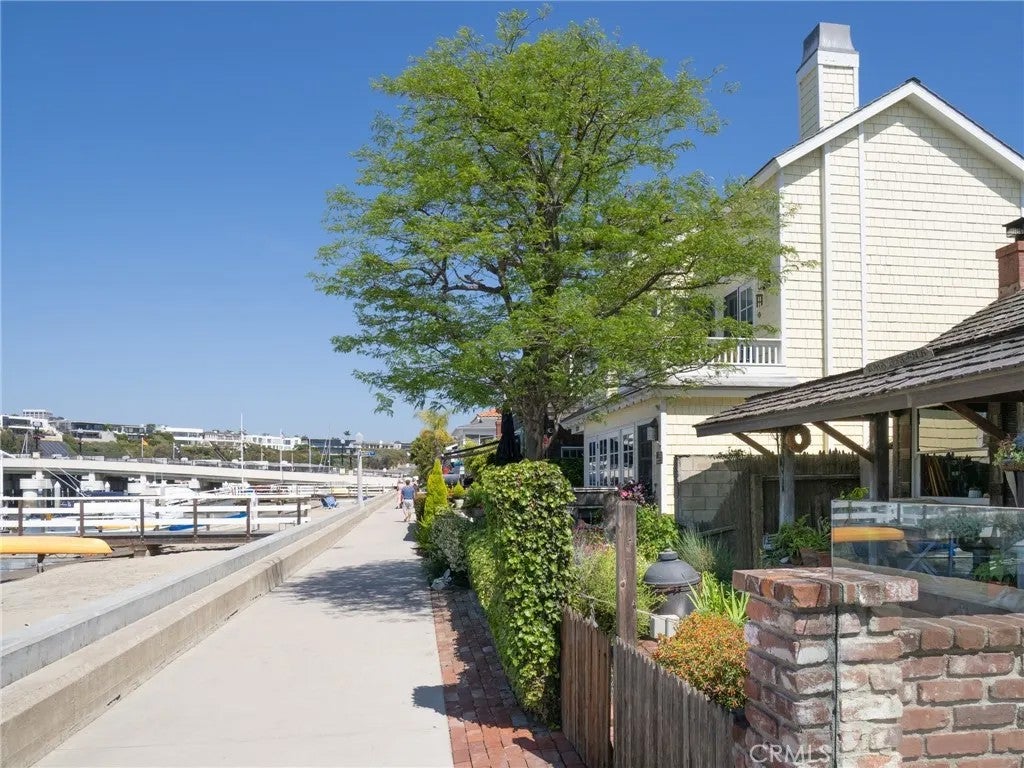 1207 N Bay Front
