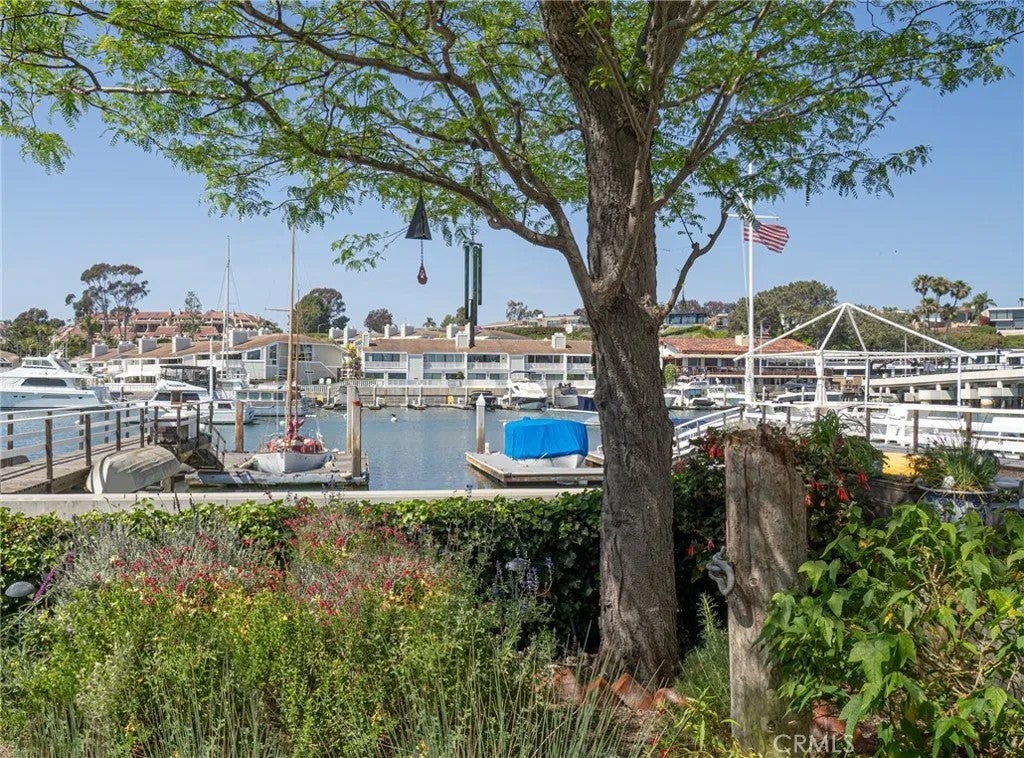 1207 N Bay Front
