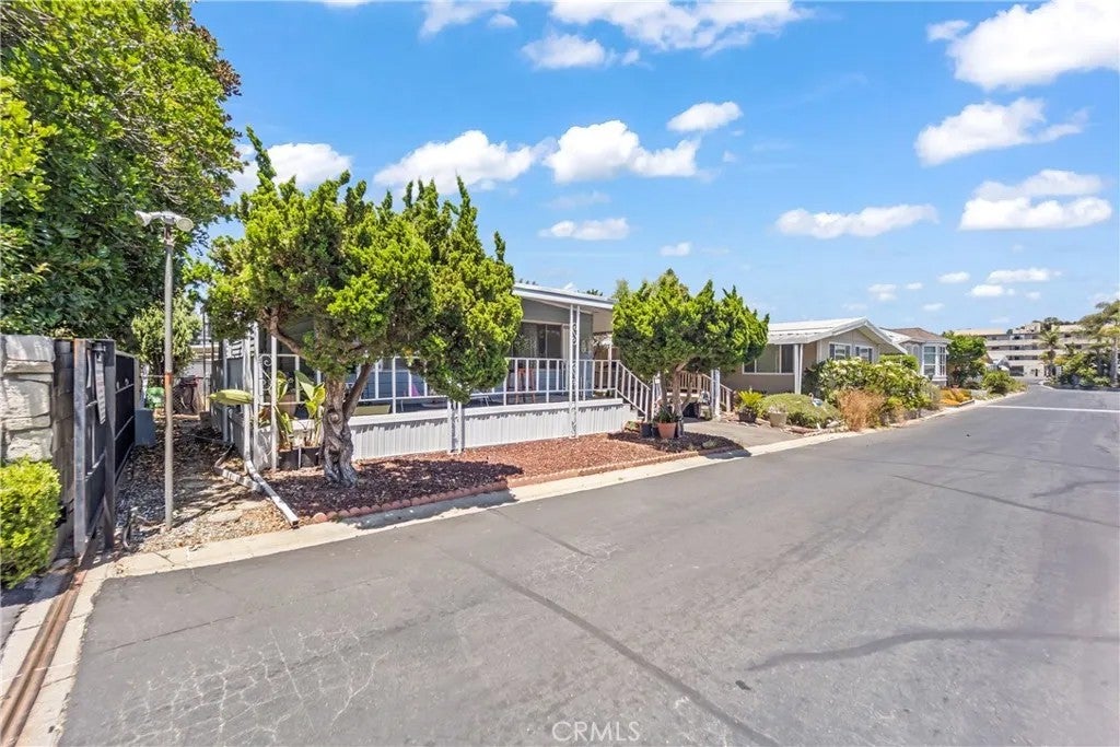 Photo of 26200 Frampton AVE #1, Harbor City, CA 90710 (MLS # OC26151161)