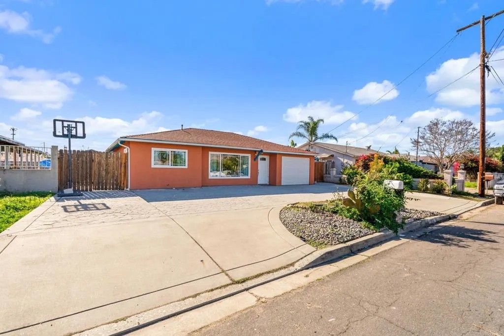 Photo of 512 Tatum Street, Vista, CA 92083 (MLS # NDP2600658)