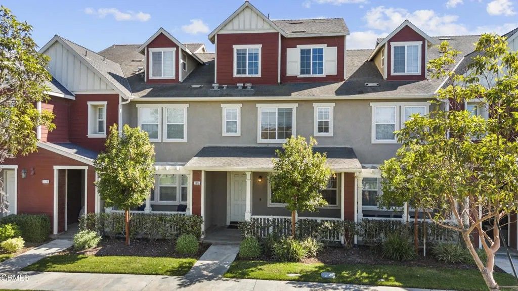 Photo of 3016 Moonlight Park Avenue, Oxnard, CA 93036 (MLS # V1-34761)