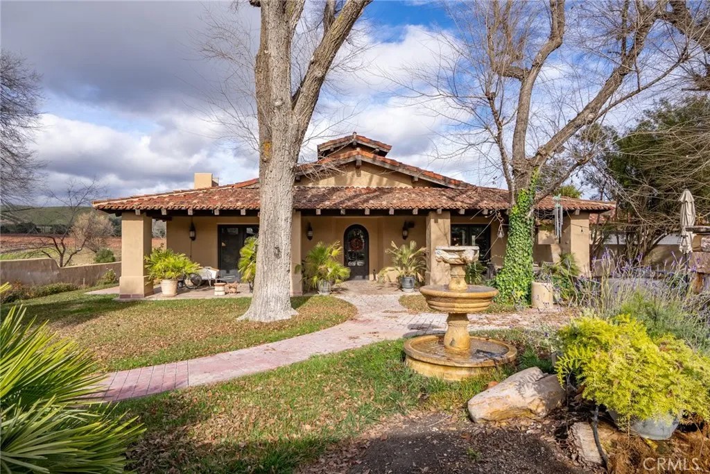 2135 Live Oak Rd