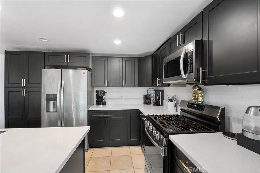 Photo of 313 N Melrose Dr, Vista, CA 92083 (MLS # SW25262185)