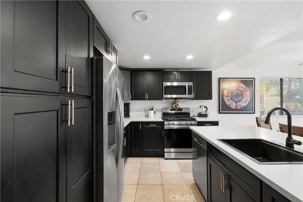 Photo of 313 N Melrose Dr, Vista, CA 92083 (MLS # SW25262185)