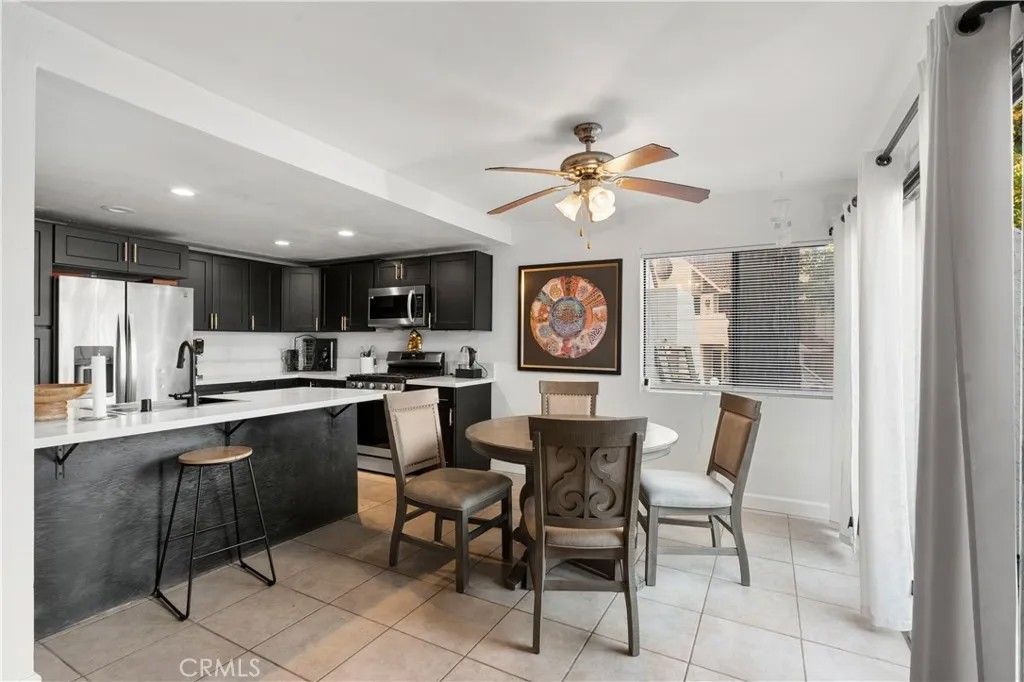 Photo of 313 N Melrose Dr, Vista, CA 92083 (MLS # SW25262185)