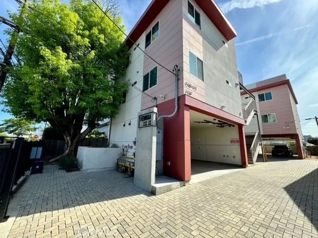 Photo of 1210 Fedora Street, Los Angeles, CA 90006 (MLS # SR26088942)