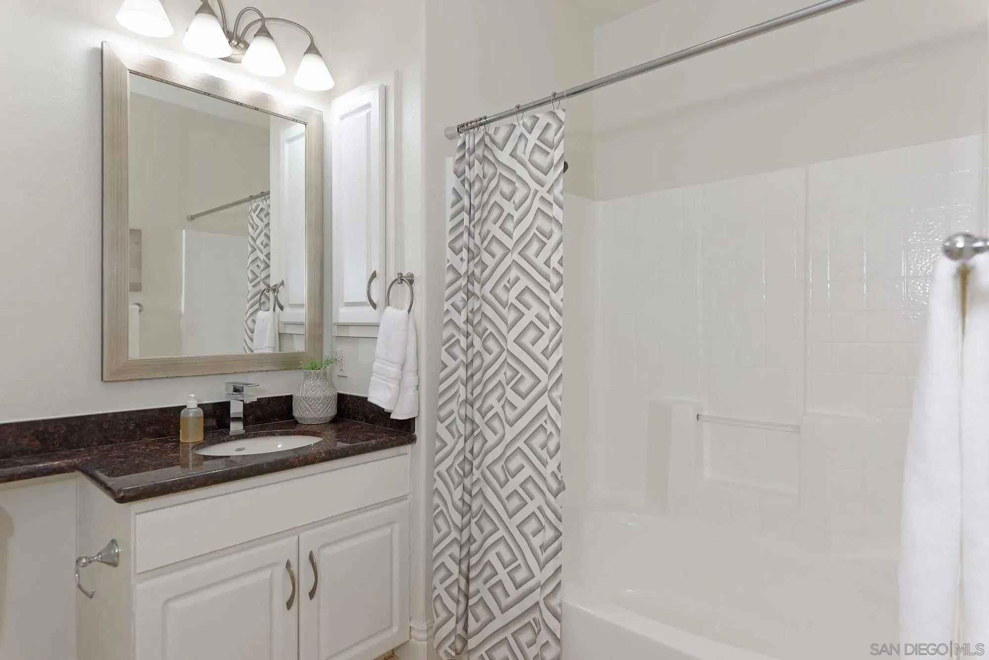 San Diego, California 92130, United States, 1 Bedroom Bedrooms, ,1 BathroomBathrooms,Residential,Active,201771