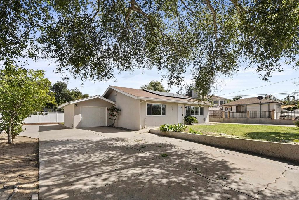 Photo of 709 Convertible Ln, Fallbrook, CA 92028 (MLS # 260005787)