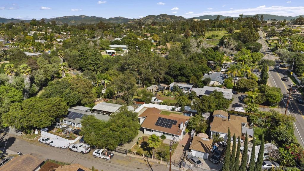 Photo of 709 Convertible Ln, Fallbrook, CA 92028 (MLS # 260005787)