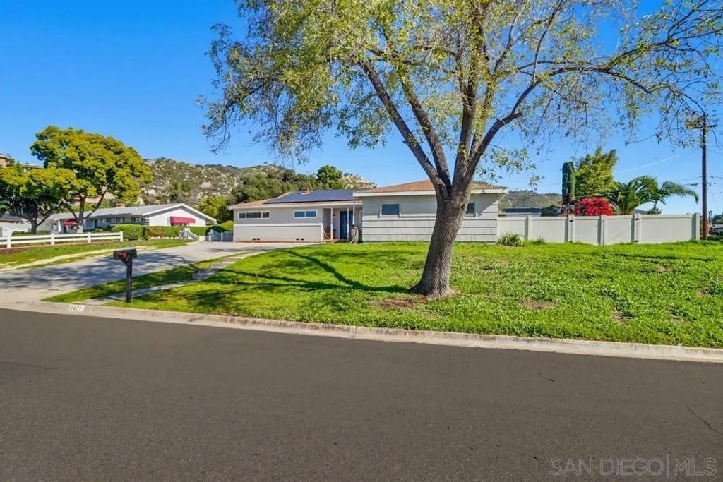 Photo of 1421 Teton Dr, El Cajon, CA 92021 (MLS # 260001283)