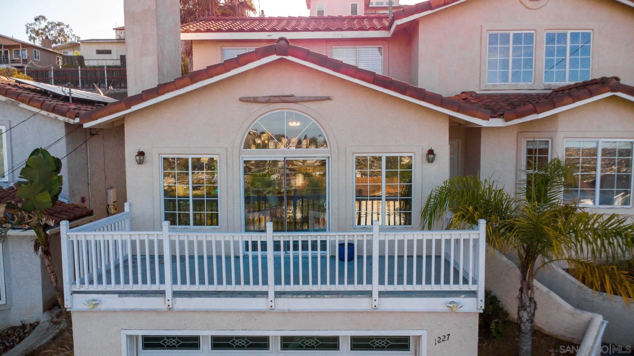 1227 La Mesa Ave