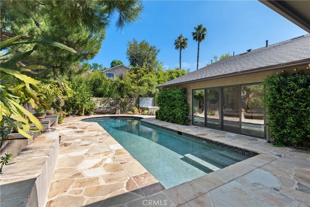 4556 Poe Avenue