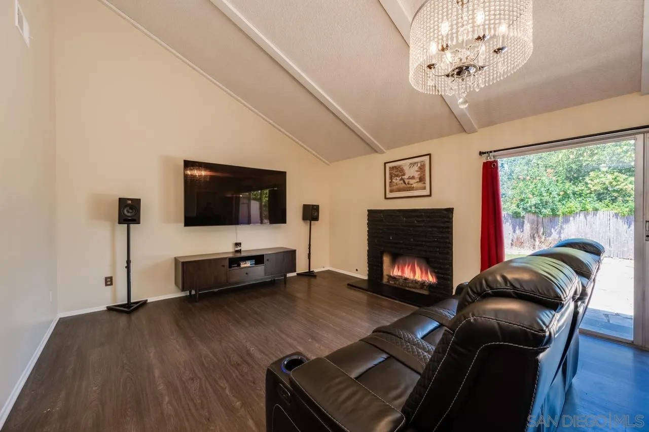 4224 Governor Dr