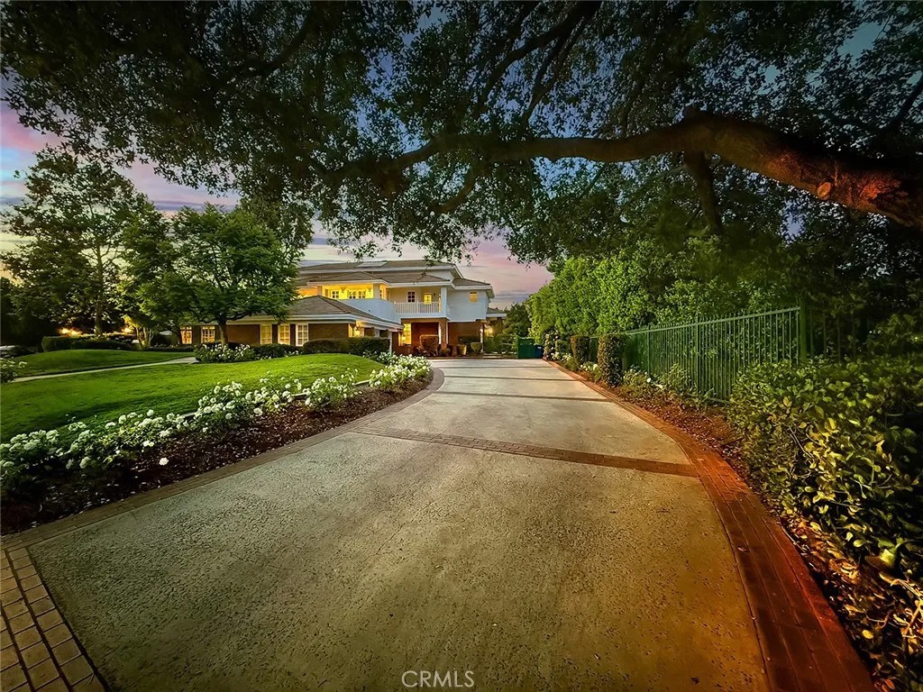 5135 Island Forest Place