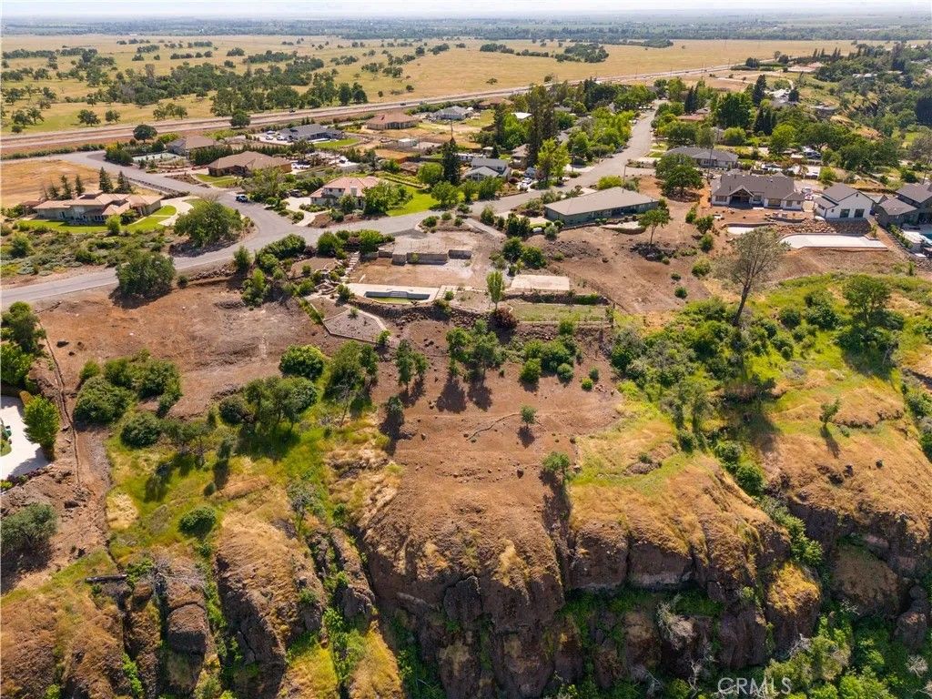 Photo of 15 Eagle Nest, Chico, CA 95928 (MLS # SN26011658)