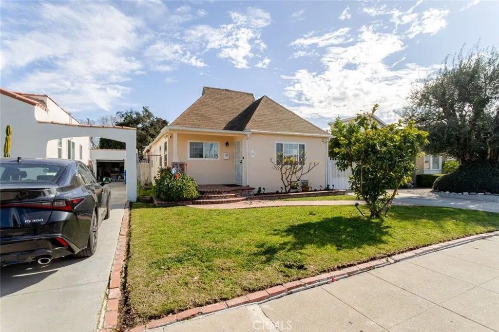 Photo of 6226 Eileen Avenue, Los Angeles, CA 90043 (MLS # SR26019725)