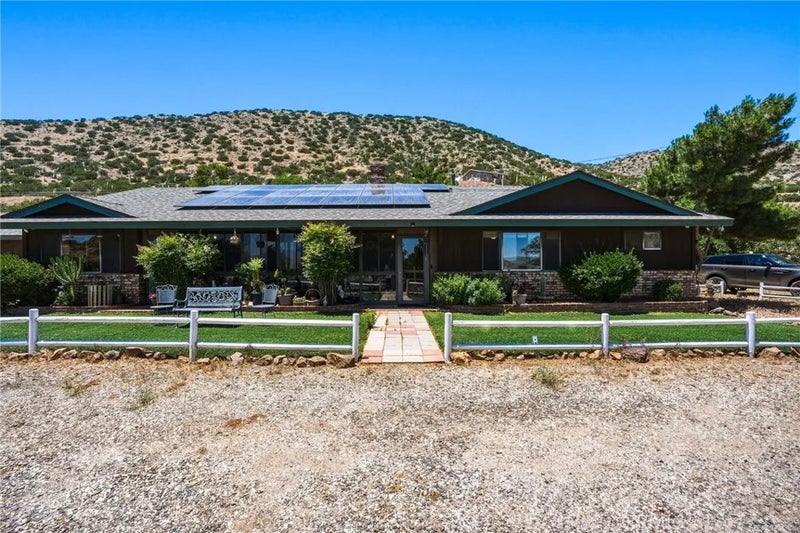 1661 Twin Butte