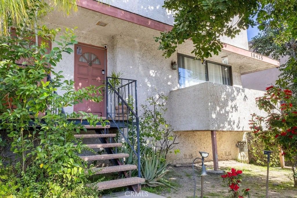 Photo of 18425 Saticoy, Reseda, CA 91335 (MLS # SR26014895)