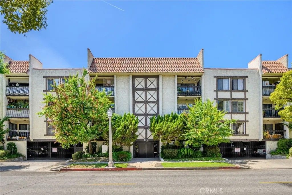 Photo of 515 N Jackson Street #206, Glendale, CA 91206 (MLS # GD26090111)