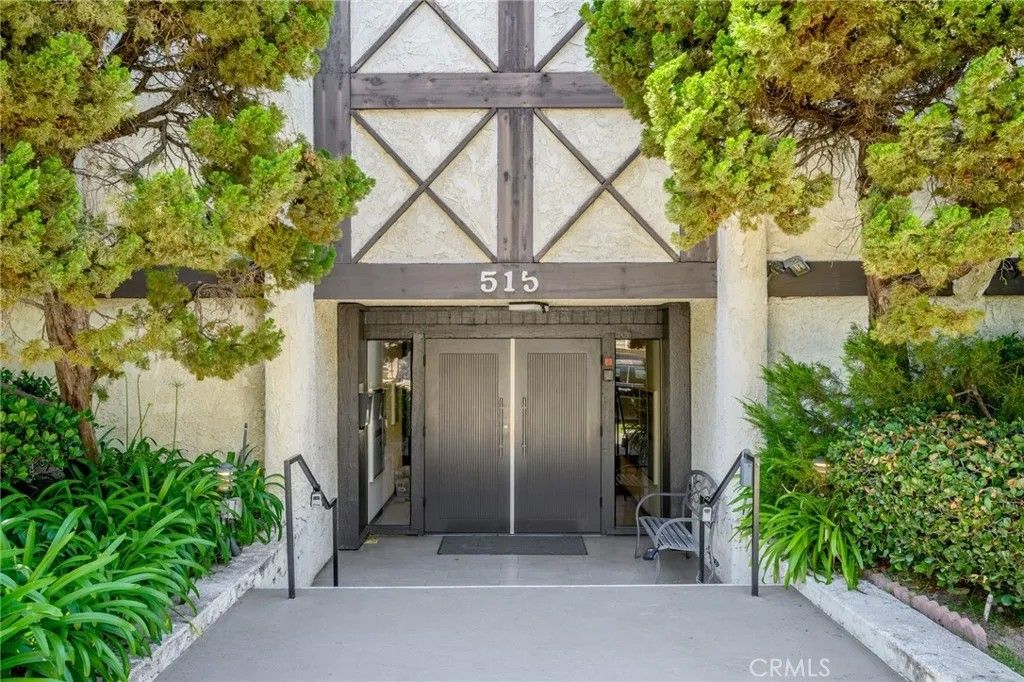 Photo of 515 N Jackson Street #206, Glendale, CA 91206 (MLS # GD26090111)