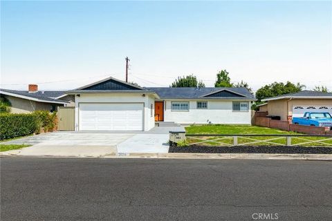 Photo of 2129 W Harle Ave, Anaheim, CA 92804 (MLS # PW26070553)