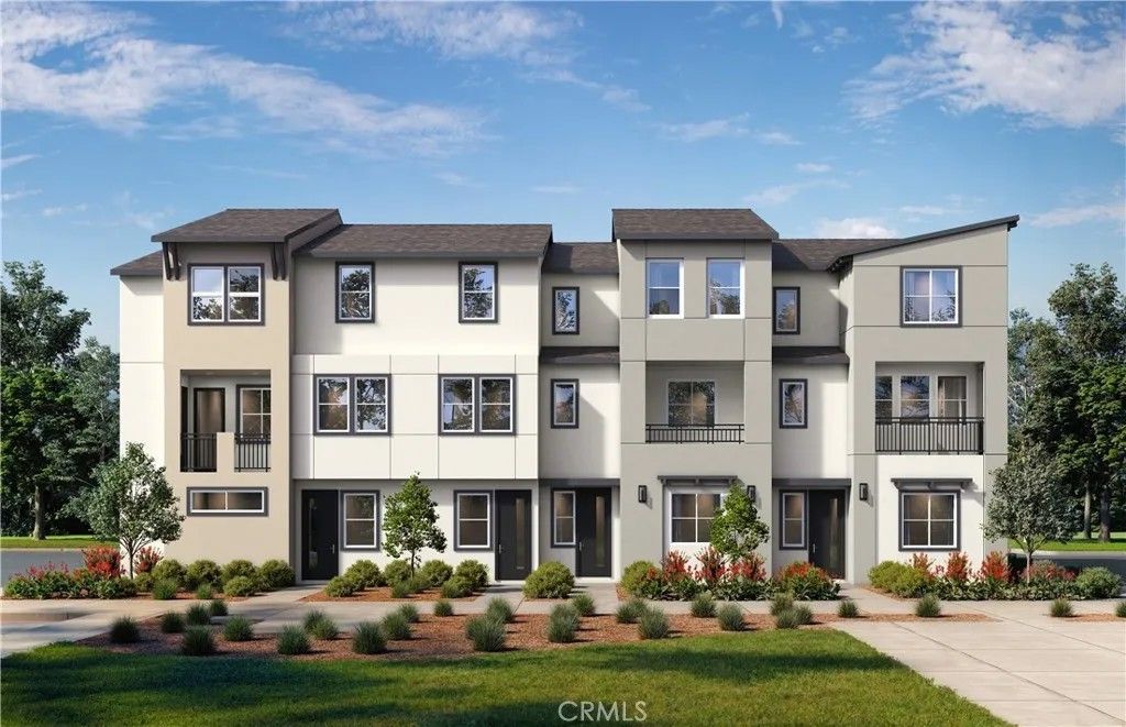 Photo of 12720 Azure Way #27, Hawthorne, CA 90250 (MLS # OC25279718)