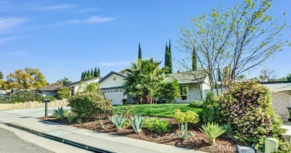 Photo of 30308 Jasmine Valley, Canyon Country, CA 91387 (MLS # AR26035012)