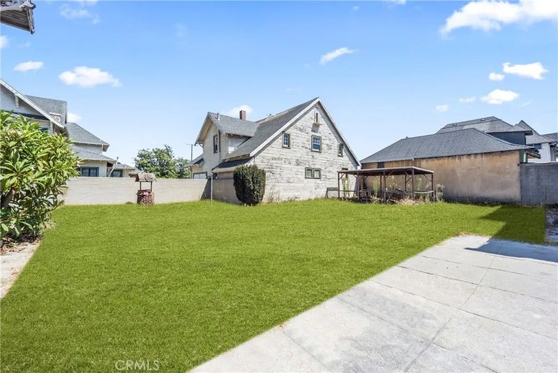 2320 W 25th