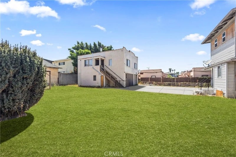 2320 W 25th