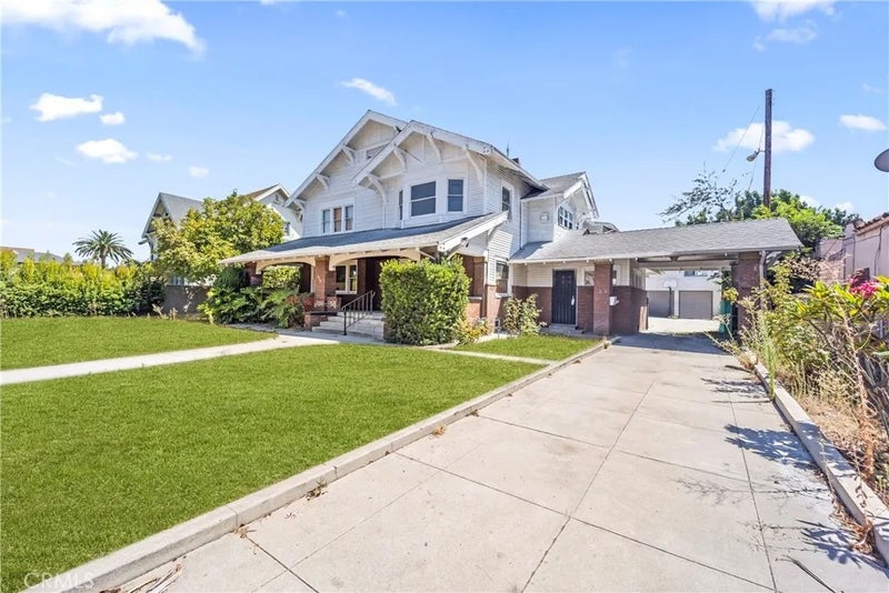 2320 W 25th