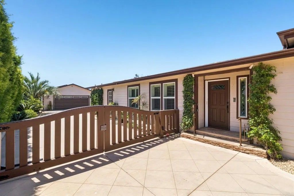 Photo of 1863 Alessandro Trail, Vista, CA 92084 (MLS # NDP2603787)