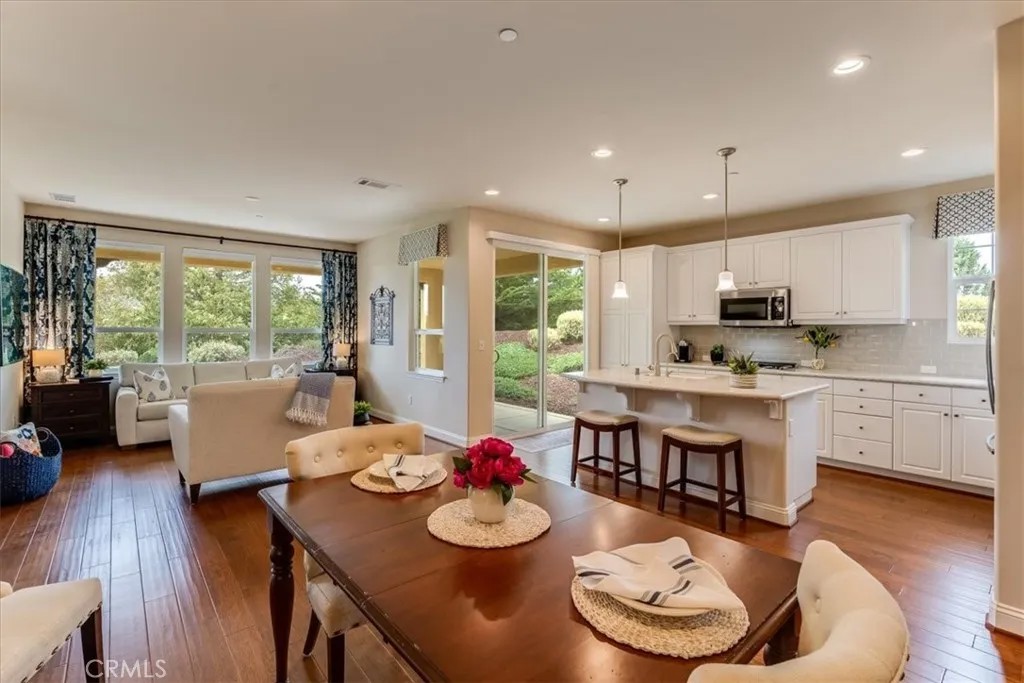 1176 Spring Azure Way