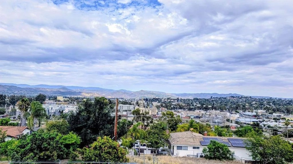 925 Grand Court