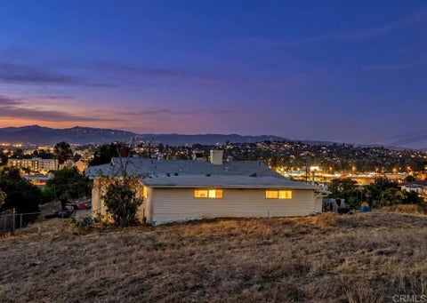Photo of 925 Grand Court, Escondido, CA 92025 (MLS # NDP2608199)