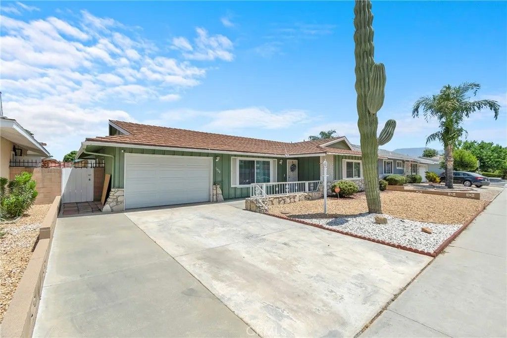 Photo of 1420 W Whittier AVE, Hemet, CA 92543 (MLS # SW26120283)