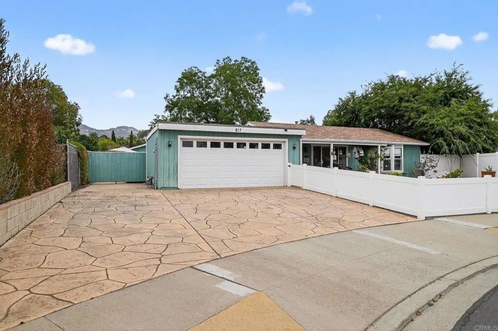 Photo of 817 Avenida Taxco, Vista, CA 92084 (MLS # PTP2507717)