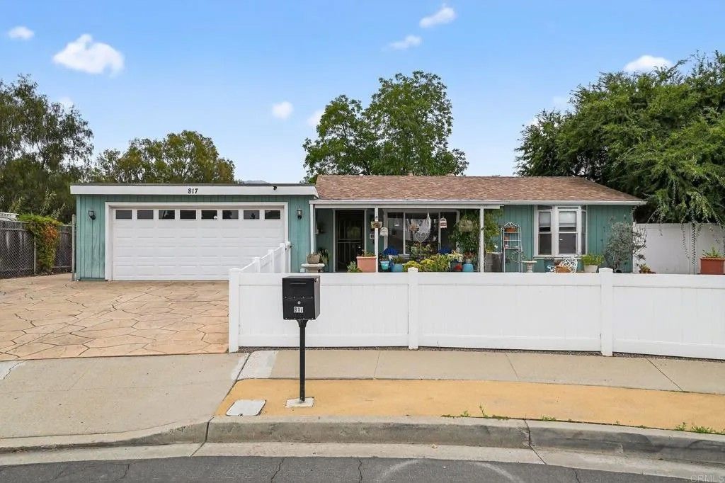 Photo of 817 Avenida Taxco, Vista, CA 92084 (MLS # PTP2507717)