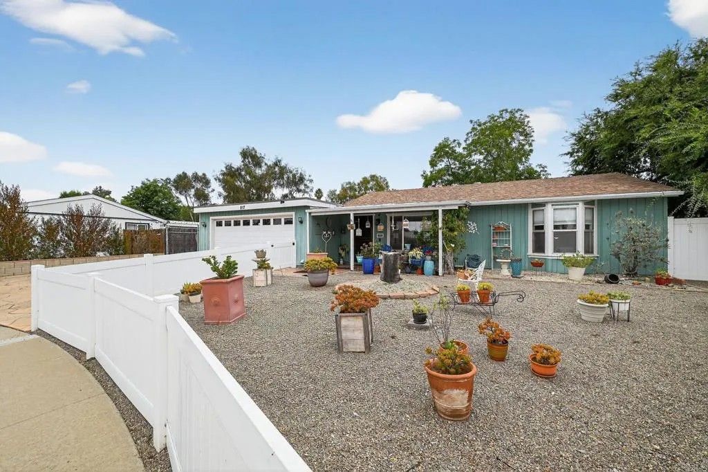 Photo of 817 Avenida Taxco, Vista, CA 92084 (MLS # PTP2507717)