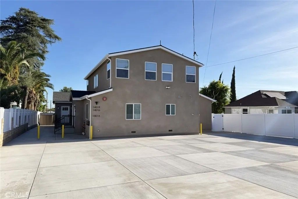 Photo of 14018 Hubbard Street, Sylmar, CA 91342 (MLS # SR26042056)