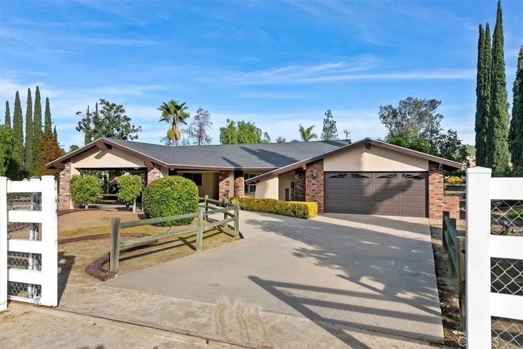 Photo of 20098 Smith Rd, Riverside, CA 92570 (MLS # IV26014911)