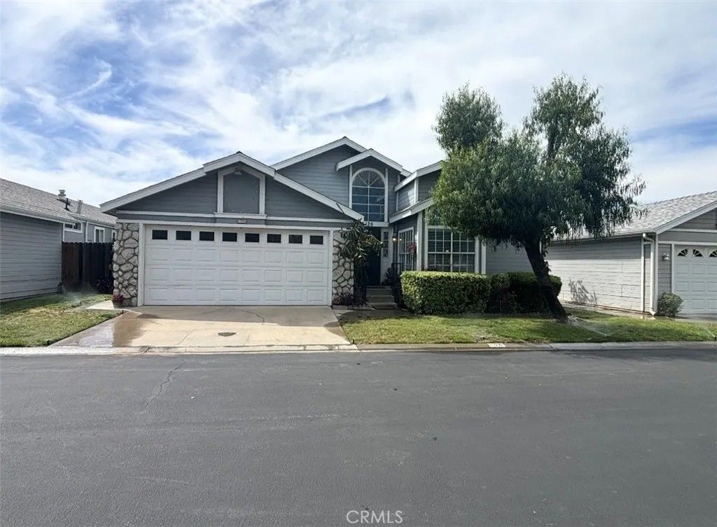 Photo of 140 W Pioneer Ave, Redlands, CA 92374 (MLS # IV26074988)