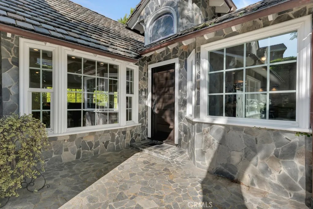 12953 Greenleaf