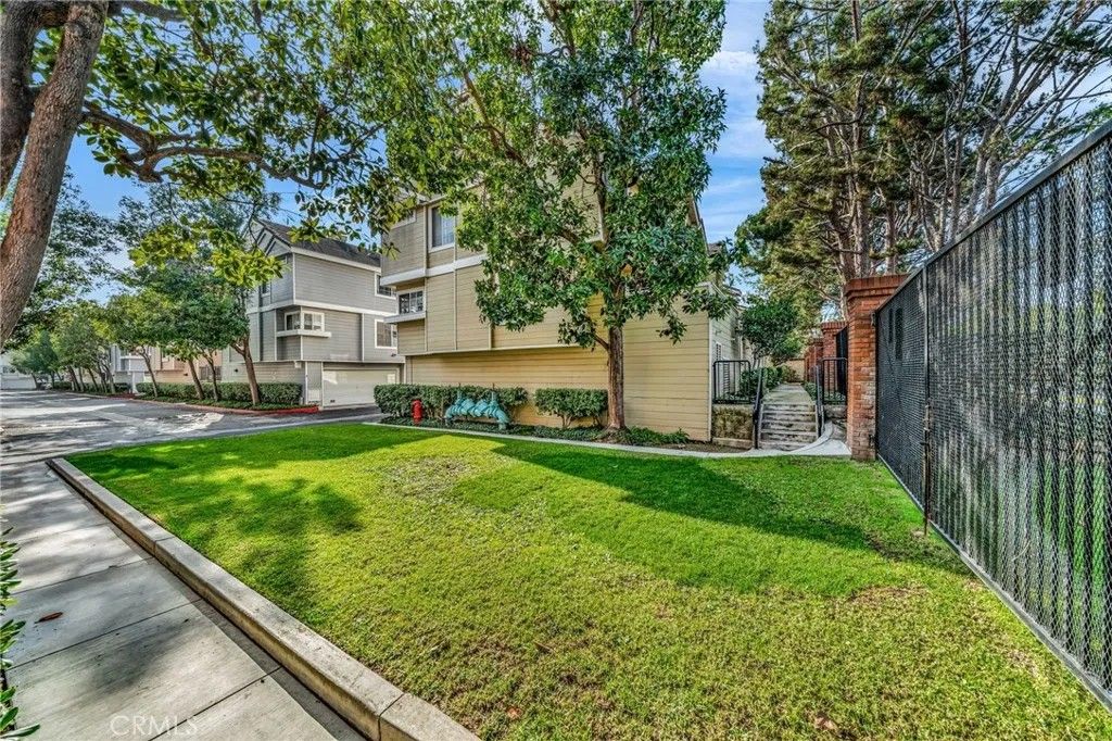 Photo of 2800 Plaza Del Amo #425, Torrance, CA 90503 (MLS # DW25279627)