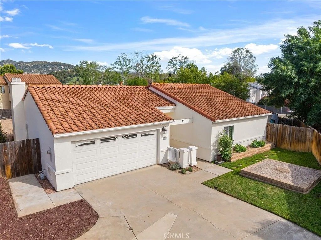 Photo of 544 Veronica Pl, Escondido, CA 92027 (MLS # ND26044465)
