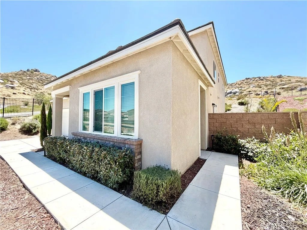 Photo of 30411 Ridgecrest Road, Winchester, CA 92596 (MLS # SW26068105)