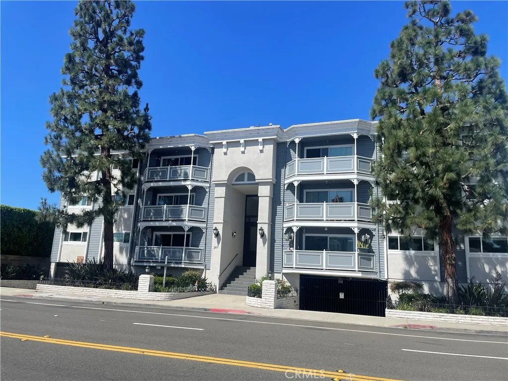2411 Prospect Ave 102