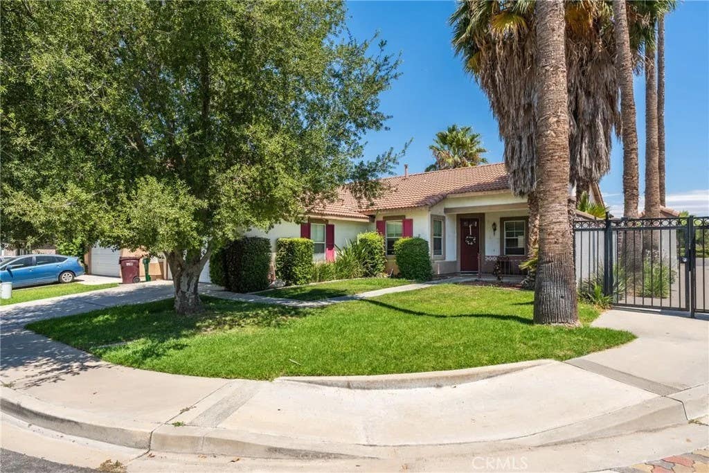 Photo of 28386 Belleterre Avenue, Moreno Valley, CA 92555 (MLS # IV26134601)