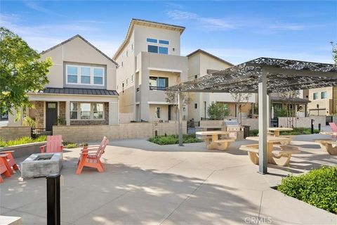 Photo of 540 Sparrowhawk Way, Rancho Mission Viejo, CA 92694 (MLS # OC26060879)