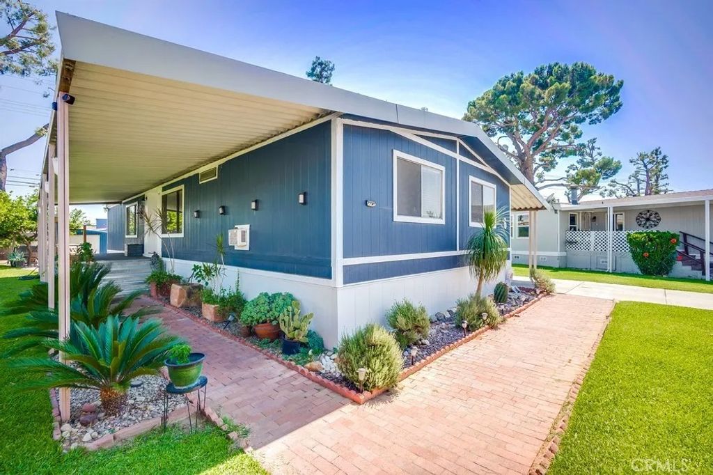 Photo of 17400 Valley Blvd #6, Fontana, CA 92335 (MLS # PW26055210)